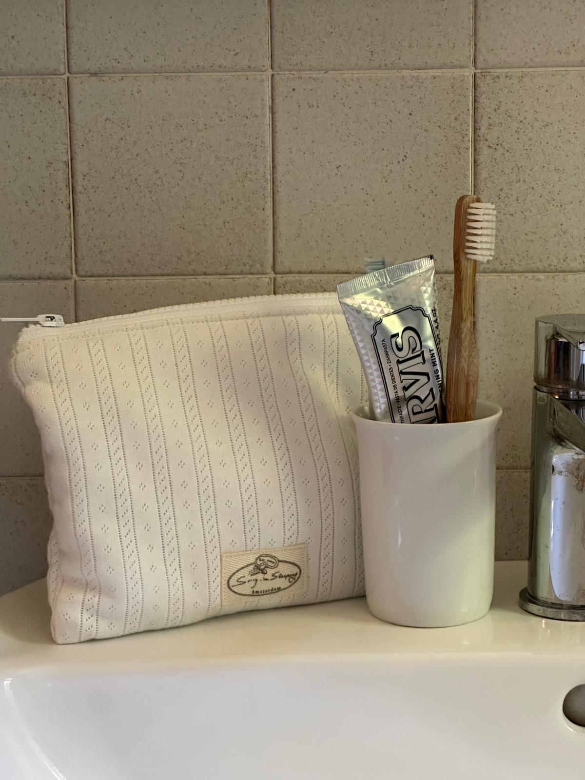 Pointelle pouch