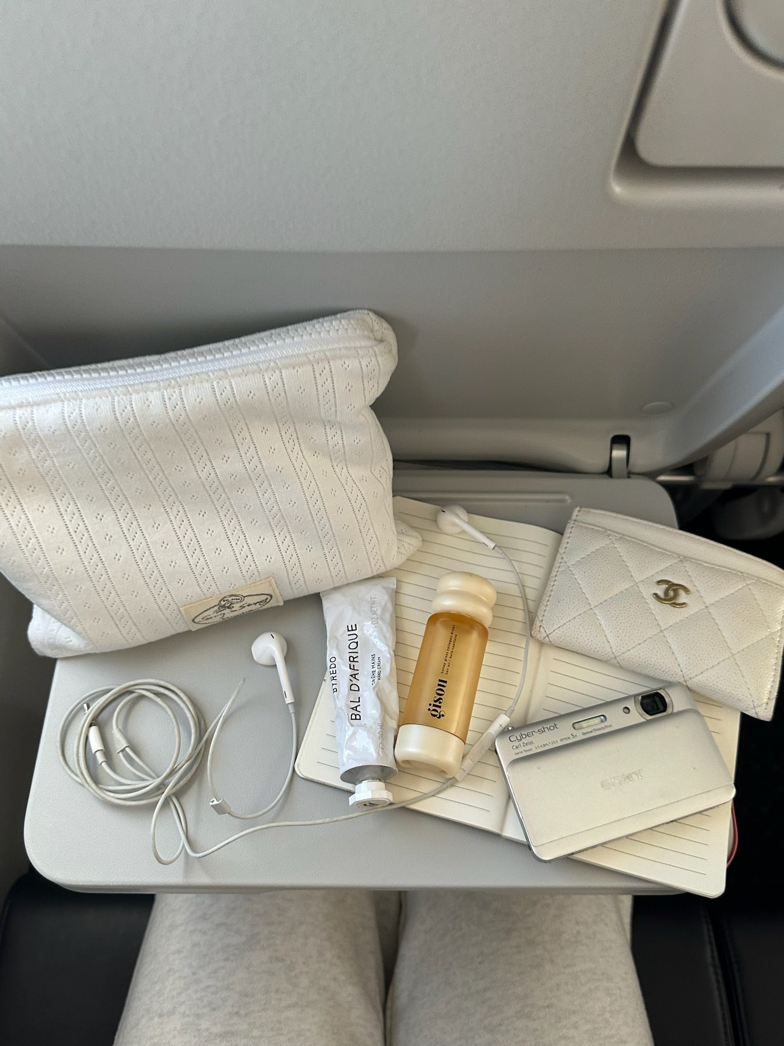 Pointelle pouch